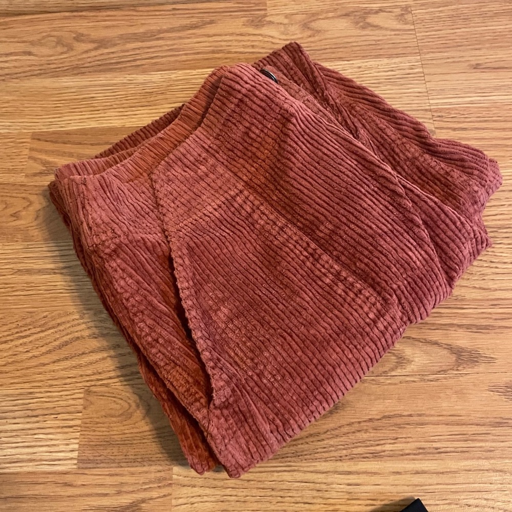 Pact Corduroy Peg Pants in walnut - Picture 6 of 6